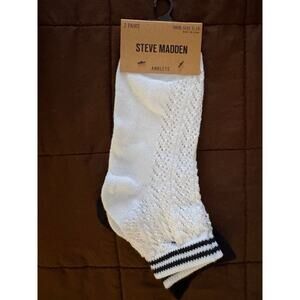 Steve Madden women's ankle socks 2 pair in a pack